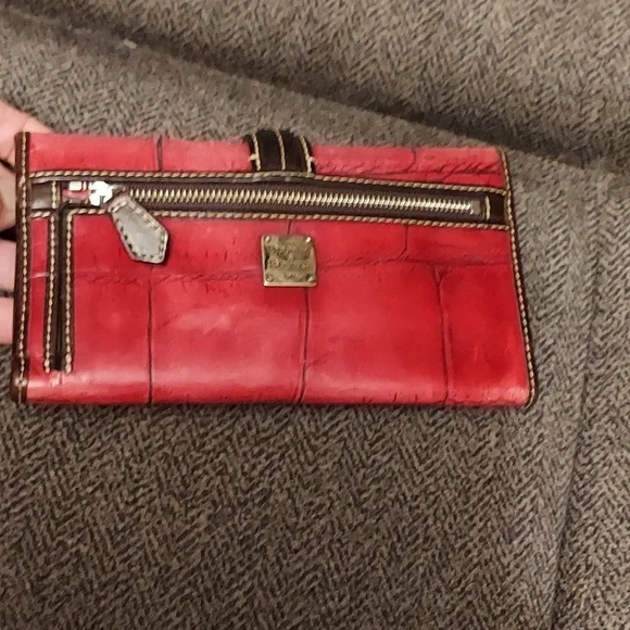 RARE DOONEY & BOURKE Burnished Red & Brown Embossed Croc Leather Wallet - Picture 2 of 11